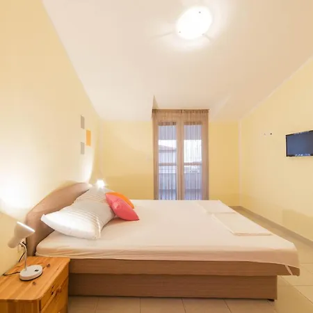 With A Parking Space Mandre, Pag - 12722