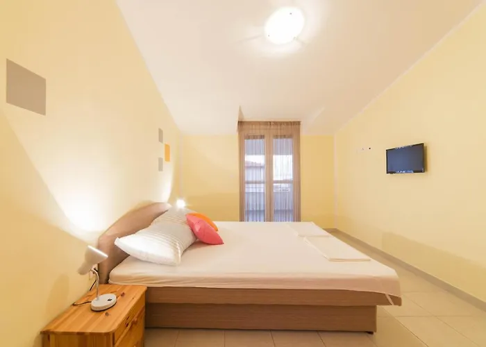 With A Parking Space Mandre, Pag - 12722