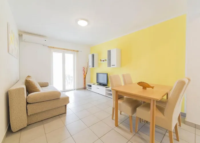 Apartamento With A Parking Space Mandre, Pag - 12722 *