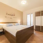 With A Parking Space Mandre, Pag - 12722 Apartamento *