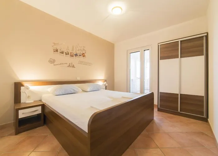 With A Parking Space Mandre, Pag - 12722 아파트 *